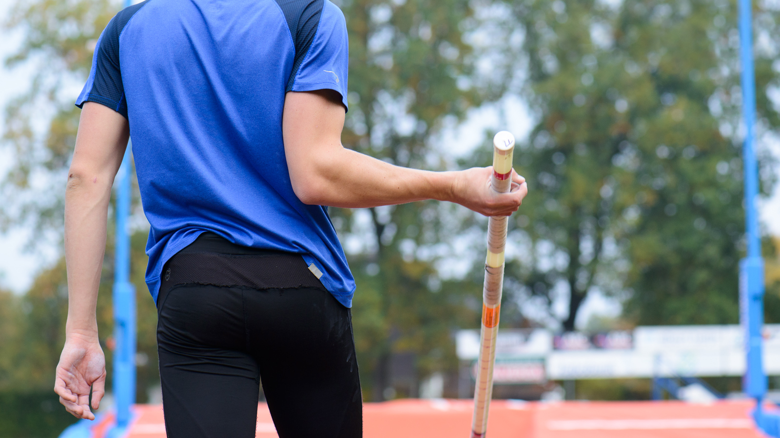 fotograaf Deventer-polsstok hoogspringen-atletiek-conceptfotografie-sportfotografie-website fotografie