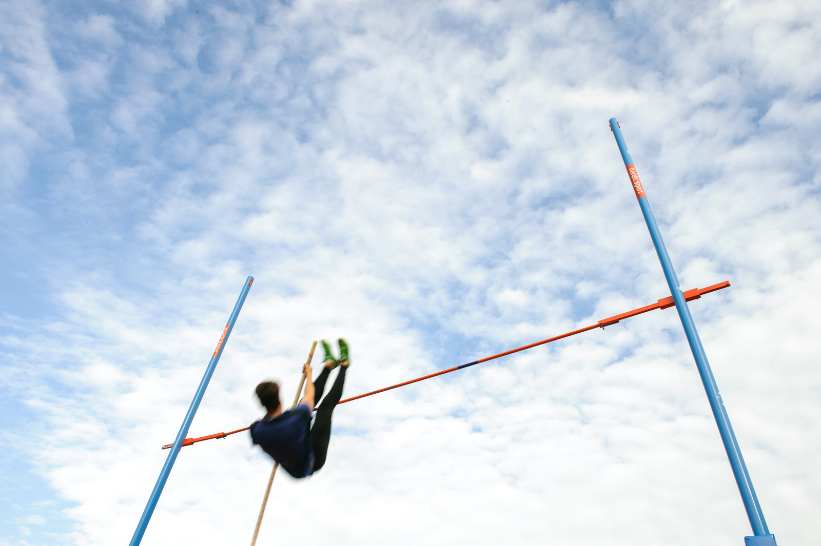 fotograaf Deventer-polsstok hoogspringen-atletiek-conceptfotografie-sportfotografie-website fotografie